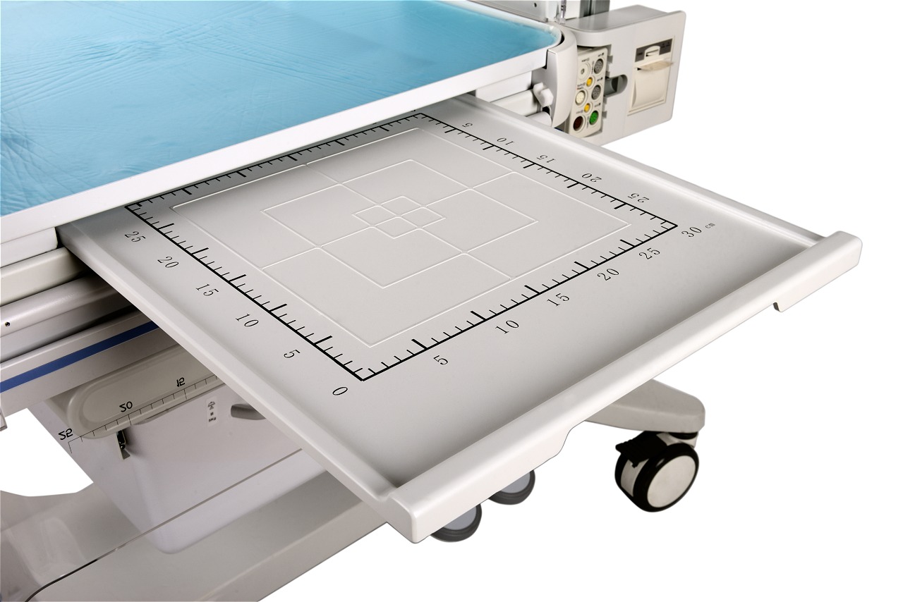 Рентгеновскую кассету можно вставлять и вынимать с 2-х сторон, что не влияет на расположение периферийных устройств BQ80