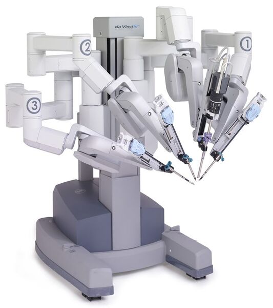 На протяжении более чем 20 лет Intuitive Surgical сохранял за собой место монополиста на рынке роботохирургии с da Vinci, однако несколько лет назад сразу несколько производителей представили свои разработки.
